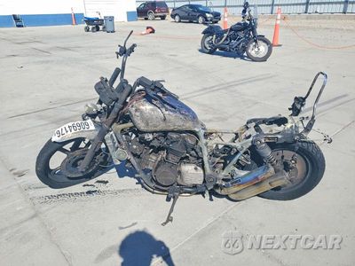 Trzecie zdjęcie samochodu z tyłu: 1987 HONDA VF700 C VIN:1HFRC2102HA306461 - miniatura