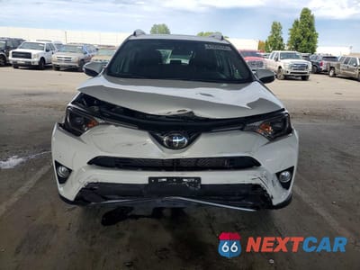 Piąte zdjęcie samochodu w środku: 2018 TOYOTA RAV4 XLE VIN:2T3WFREV5JW412638 - miniatura