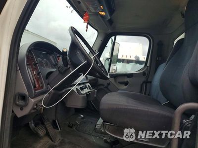 Zdjęcie 7 z 12 samochodu: 2015 FREIGHTLINER M2 106 MED - SEMI TRUCK VIN:3ALACXDT3FDGA5240 - miniatura