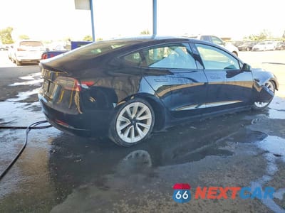 Trzecie zdjęcie samochodu z tyłu: 2022 TESLA MODEL 3 VIN:5YJ3E1EA5NF369676 - miniatura