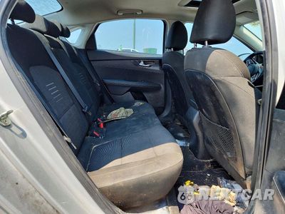Zdjęcie 10 z 13 samochodu: 2019 KIA FORTE S VIN:3KPF34AD3KE037645 - miniatura