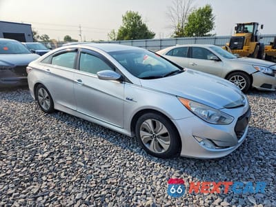 Czwarte zdjęcie samochodu z boku: 2013 HYUNDAI SONATA HYBRID VIN:KMHEC4A40DA097542 - miniatura
