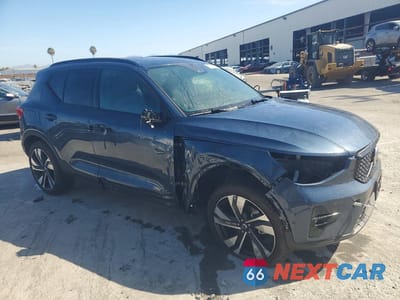 Czwarte zdjęcie samochodu z boku: 2026 VOLVO XC40 PLUS VIN:YV4L12UC6T2788573 - miniatura