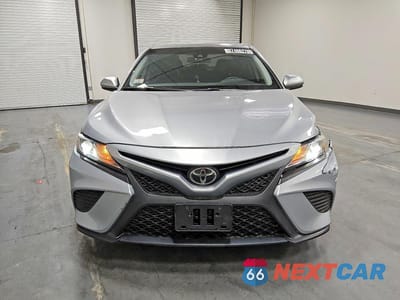 Piąte zdjęcie samochodu w środku: 2019 TOYOTA CAMRY SE VIN:4T1B11HK0KU835136 - miniatura