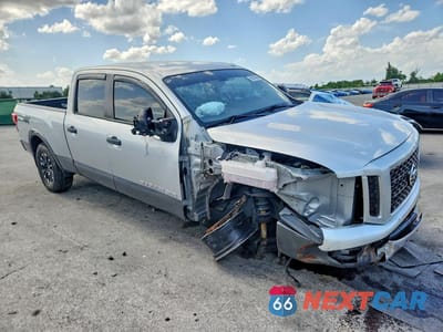 Czwarte zdjęcie samochodu z boku: 2019 NISSAN TITAN XD PRO-4X VIN:1N6BA1F41KN510589 - miniatura