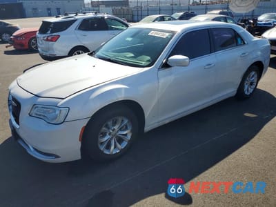 2015 CHRYSLER 300 LIMITED 2C3CCAAG5FH785775 - główne zdjęcie licytacji z USA - miniatura