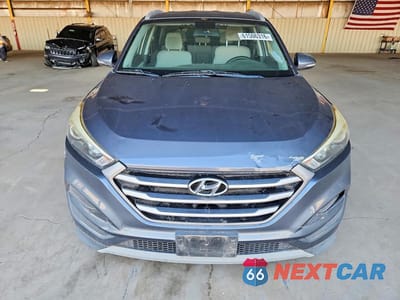 Piąte zdjęcie samochodu w środku: 2017 HYUNDAI TUCSON VIN:KM8J33A24HU524295 - miniatura