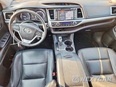 Zdjęcie 8 z 13 samochodu: 2015 TOYOTA HIGHLANDER XLE VIN:5TDJKRFH5FS110676 - miniatura