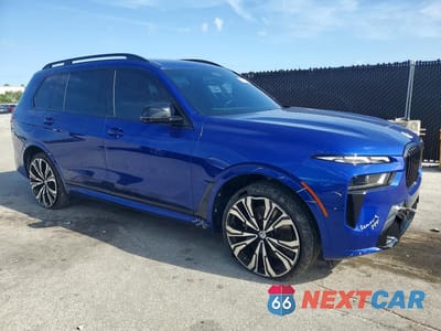 Czwarte zdjęcie samochodu z boku: 2024 BMW X7 M60I VIN:5UX33EM01R9S66551 - miniatura