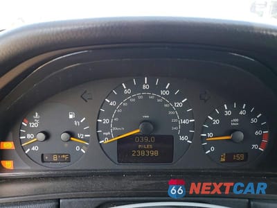 Zdjęcie 9 z 12 samochodu: 2000 MERCEDES-BENZ E 320 VIN:WDBJF65J2YB116127 - miniatura