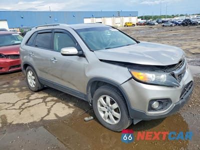 Czwarte zdjęcie samochodu z boku: 2013 KIA SORENTO LX VIN:5XYKT4A62DG391095 - miniatura