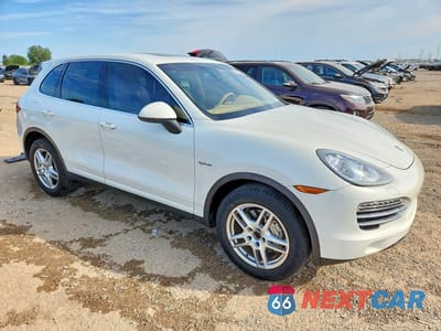 Czwarte zdjęcie samochodu z boku: 2012 PORSCHE CAYENNE S HYBRID VIN:WP1AE2A28CLA91344 - miniatura