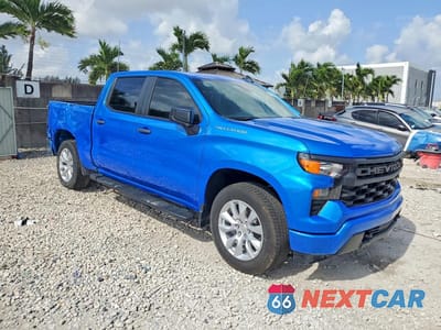 Czwarte zdjęcie samochodu z boku: 2025 CHEVROLET SILVERADO C1500 CUSTOM VIN:3GCPABEK2SG297739 - miniatura