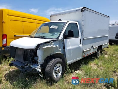 2024 GMC SAVANA BOX TRUCK 1GD07RFPXR1176142 - główne zdjęcie licytacji z USA - miniatura