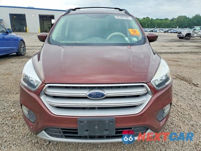Piąte zdjęcie samochodu w środku: 2018 FORD ESCAPE SE VIN:1FMCU9GD2JUC84395 - miniatura