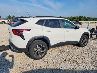Trzecie zdjęcie samochodu z tyłu: 2024 CHEVROLET TRAX 1LT VIN:KL77LHE24RC180347 - miniatura