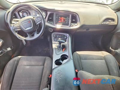 Zdjęcie 8 z 12 samochodu: 2017 DODGE CHALLENGER SXT VIN:2C3CDZAG5HH640184 - miniatura