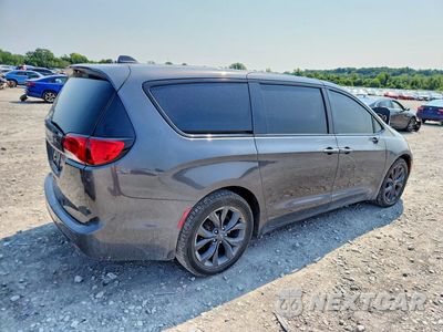 Trzecie zdjęcie samochodu z tyłu: 2020 CHRYSLER PACIFICA TOURING VIN:2C4RC1FG7LR149458 - miniatura