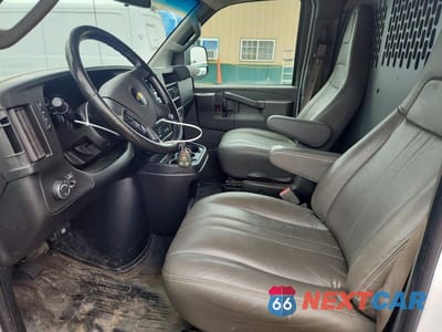 Zdjęcie 7 z 13 samochodu: 2020 CHEVROLET EXPRESS G2500 VIN:1GCWGAFG3L1275831 - miniatura