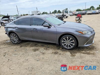 Czwarte zdjęcie samochodu z boku: 2021 LEXUS ES 250 BASE VIN:58AD11D14MU001694 - miniatura