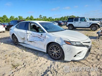 Czwarte zdjęcie samochodu z boku: 2022 TOYOTA CAMRY SE VIN:4T1G11AK0NU693486 - miniatura