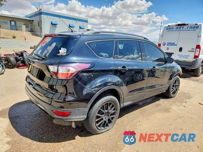 Trzecie zdjęcie samochodu z tyłu: 2018 FORD ESCAPE SE VIN:1FMCU9GD4JUA30977 - miniatura