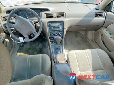 Zdjęcie 8 z 12 samochodu: 2000 TOYOTA CAMRY LE VIN:4T1BG22K1YU958191 - miniatura