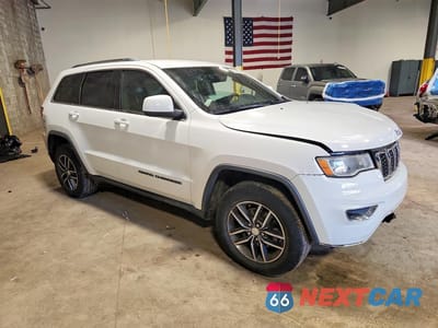 Czwarte zdjęcie samochodu z boku: 2018 JEEP GRAND CHEROKEE LAREDO VIN:1C4RJFAG8JC297103 - miniatura
