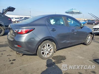 Trzecie zdjęcie samochodu z tyłu: 2017 TOYOTA YARIS IA BASE VIN:3MYDLBYV1HY160931 - miniatura
