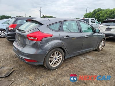 Trzecie zdjęcie samochodu z tyłu: 2016 FORD FOCUS SE VIN:1FADP3K20GL292101 - miniatura