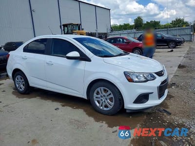 Czwarte zdjęcie samochodu z boku: 2020 CHEVROLET SONIC LS VIN:1G1JB5SB6L4105352 - miniatura