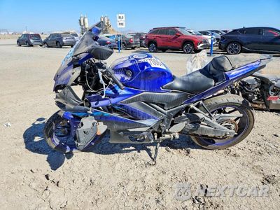 Trzecie zdjęcie samochodu z tyłu: 2024 YAMAHA YZFR3 A VIN:MH3RH18Y6RK014374 - miniatura