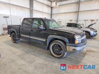 Czwarte zdjęcie samochodu z boku: 2004 CHEVROLET SILVERADO K1500 VIN:2GCEK13T441304597 - miniatura