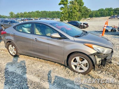 Czwarte zdjęcie samochodu z boku: 2013 HYUNDAI ELANTRA GLS VIN:5NPDH4AE6DH436811 - miniatura