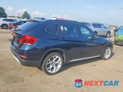 Trzecie zdjęcie samochodu z tyłu: 2013 BMW X1 XDRIVE28I VIN:WBAVL1C50DVR83665 - miniatura