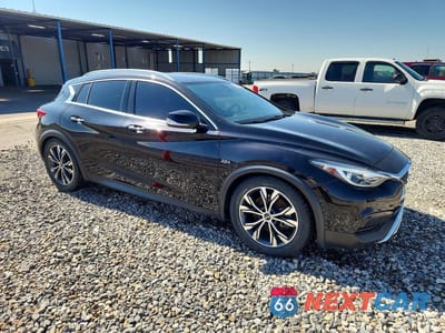 Czwarte zdjęcie samochodu z boku: 2018 INFINITI QX30 LUXURY VIN:SJKCH5CR4JA043245 - miniatura