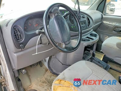Zdjęcie 8 z 13 samochodu: 1998 FORD E350 VIN:1FBSS31L9WHA44882 - miniatura