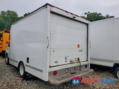 Drugie zdjęcie samochodu z przodu: 2013 FORD E350 BOX TRUCK VIN:1FDWE3FL5DDA85295 - miniatura