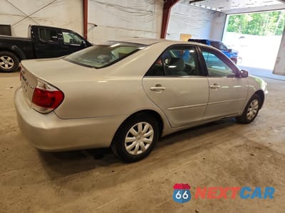 Trzecie zdjęcie samochodu z tyłu: 2006 TOYOTA CAMRY STANDARD VIN:4T1BE32K06U712516 - miniatura