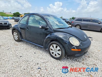 Czwarte zdjęcie samochodu z boku: 2008 VOLKSWAGEN NEW BEETLE S VIN:3VWPW31C18M518891 - miniatura
