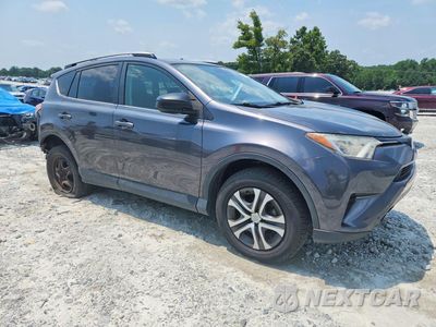 Czwarte zdjęcie samochodu z boku: 2017 TOYOTA RAV4 LE VIN:JTMZFREV0HJ715235 - miniatura