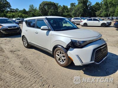Czwarte zdjęcie samochodu z boku: 2023 KIA SOUL LX VIN:KNDJ23AUXP7866324 - miniatura