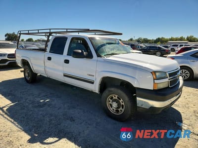 Czwarte zdjęcie samochodu z boku: 2005 CHEVROLET SILVERADO C2500 HEAVY DUTY VIN:1GCHC23U45F897753 - miniatura