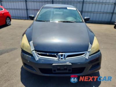 Piąte zdjęcie samochodu w środku: 2006 HONDA ACCORD LX VIN:1HGCM56456A046341 - miniatura