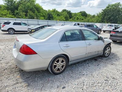 Trzecie zdjęcie samochodu z tyłu: 2006 HONDA ACCORD EX VIN:1HGCM56816A008950 - miniatura