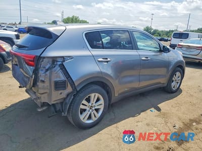 Trzecie zdjęcie samochodu z tyłu: 2017 KIA SPORTAGE LX VIN:KNDPMCAC4H7064316 - miniatura