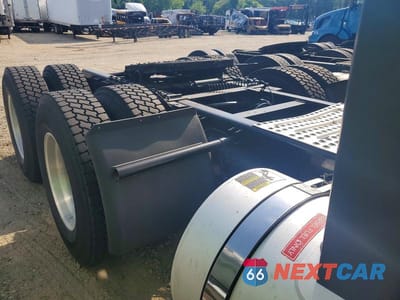 Zdjęcie 6 z 10 samochodu: 2018 VOLVO VNL SEMI TRUCK VIN:4V4NC9EH5JN996324 - miniatura