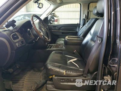 Zdjęcie 7 z 12 samochodu: 2011 GMC YUKON DENALI VIN:1GKS2EEF5BR205765 - miniatura