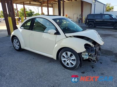 Czwarte zdjęcie samochodu z boku: 2008 VOLKSWAGEN NEW BEETLE S VIN:3VWRW31C68M500301 - miniatura