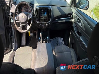 Zdjęcie 6 z 10 samochodu: 2018 CHEVROLET TRAVERSE LS VIN:1GNEVFKW2JJ166728 - miniatura